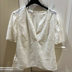 Akris Punto Cream Flutter Sleeve V-Neck Blouse